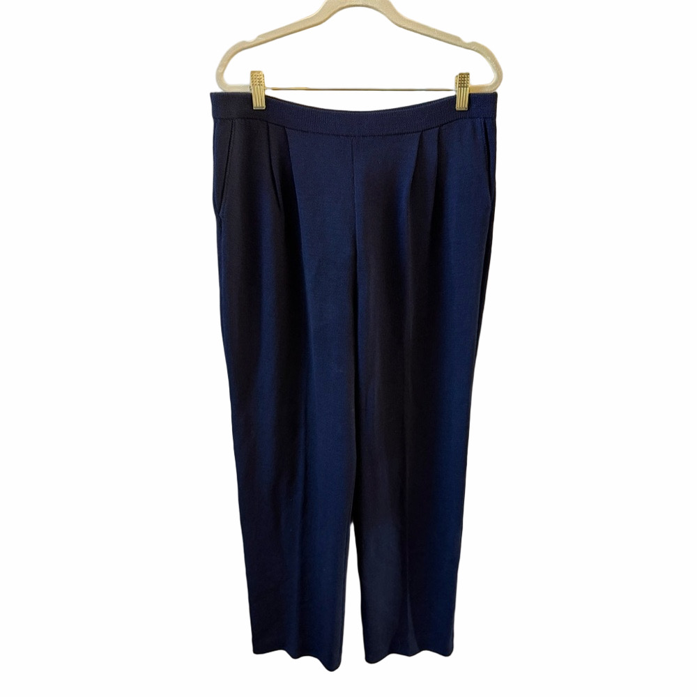St. John Basics Santana Knit Navy Sze 12 Short Pants Straight Leg Wool Pleated